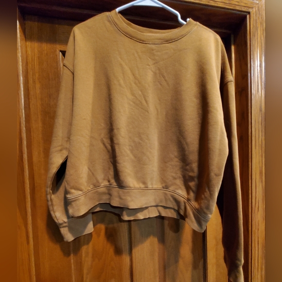 Universal Thread Tops - Universal Thread, Women's size Medium, Sweatshirt, perfect shape, barely worn
